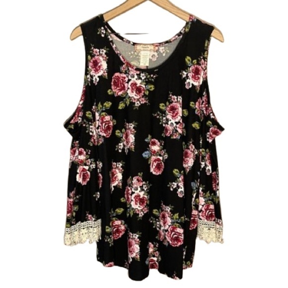 C’est La Vie Tops - Women's Plus 2X C’est La Vie Floral Blouse Cold Shoulders Lace Soft